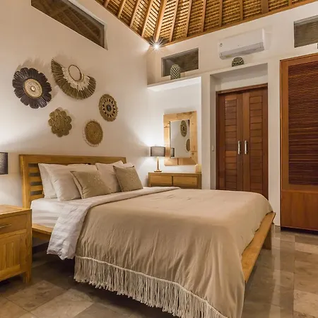 5 Bedrooms Villa 400M Berawa Beach 12M Pool !