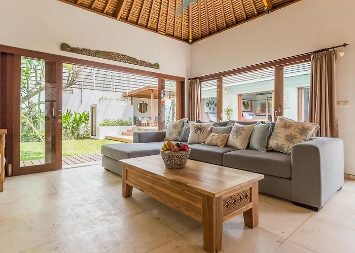 5 Bedrooms 400m Berawa 12m Pool ! Сasa de vacaciones Canggu