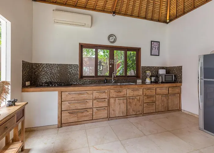 5 Bedrooms 400m Berawa 12m Pool ! *