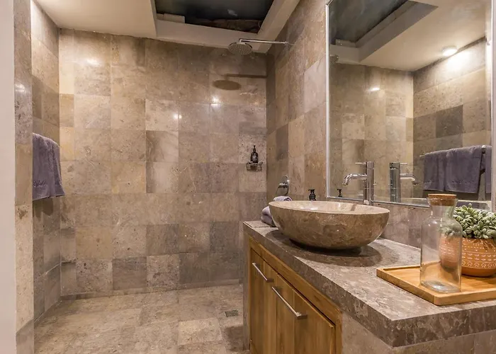 5 Bedrooms 400m Berawa 12m Pool !