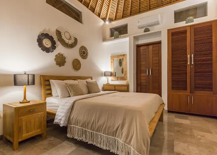 5 Bedrooms 400m Berawa 12m Pool ! Сasa de vacaciones