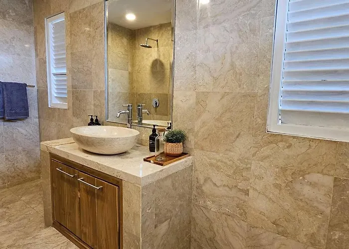 度假居 5 Bedrooms 400m Berawa 12m Pool ! *