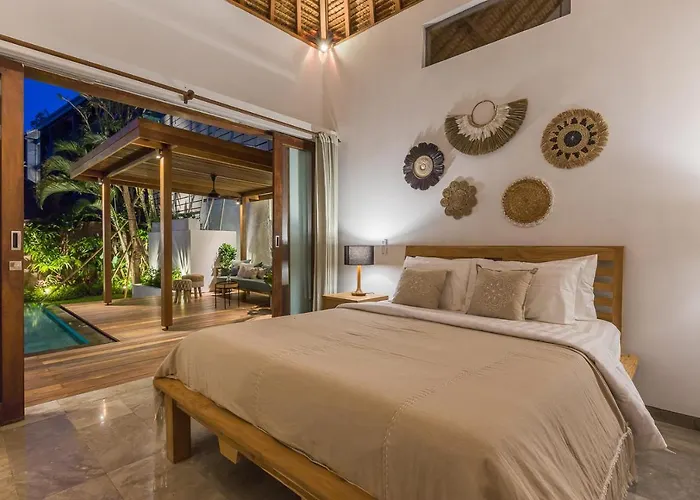 Сasa de vacaciones 5 Bedrooms 400m Berawa 12m Pool !