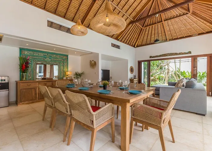 Сasa de vacaciones 5 Bedrooms 400m Berawa 12m Pool ! Canggu