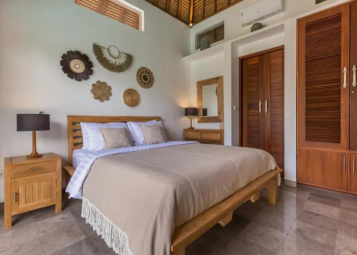 5 Bedrooms 400m Berawa 12m Pool ! 度假居