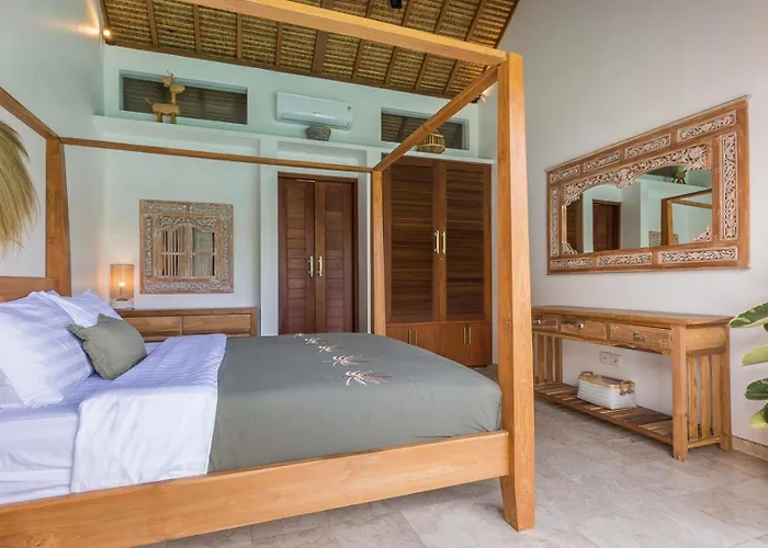 度假居 5 Bedrooms 400m Berawa 12m Pool !