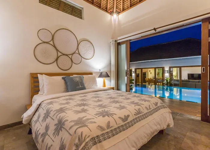 度假居 5 Bedrooms 400m Berawa 12m Pool ! *